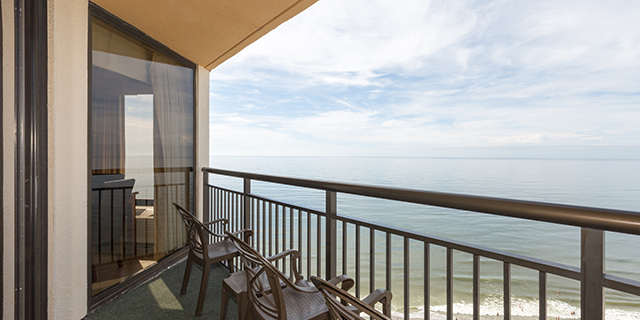 Oceanfront 1-Bedroom Queen Suite