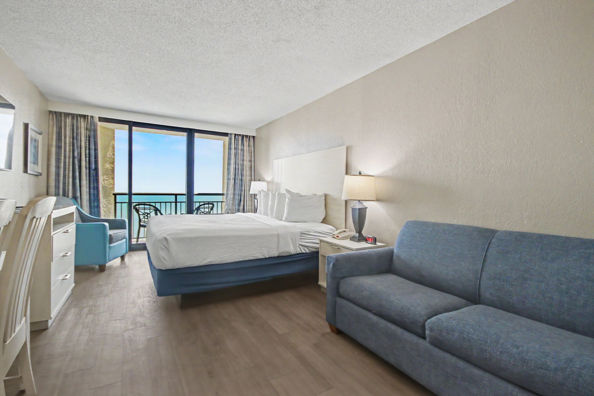 Oceanfront Efficiency King/Sleeper