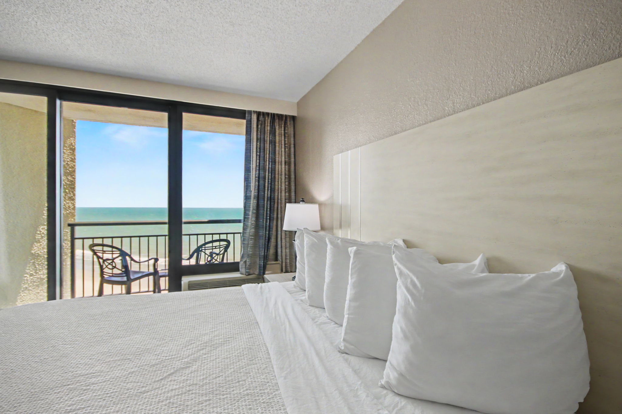Oceanfront Efficiency King/Sleeper