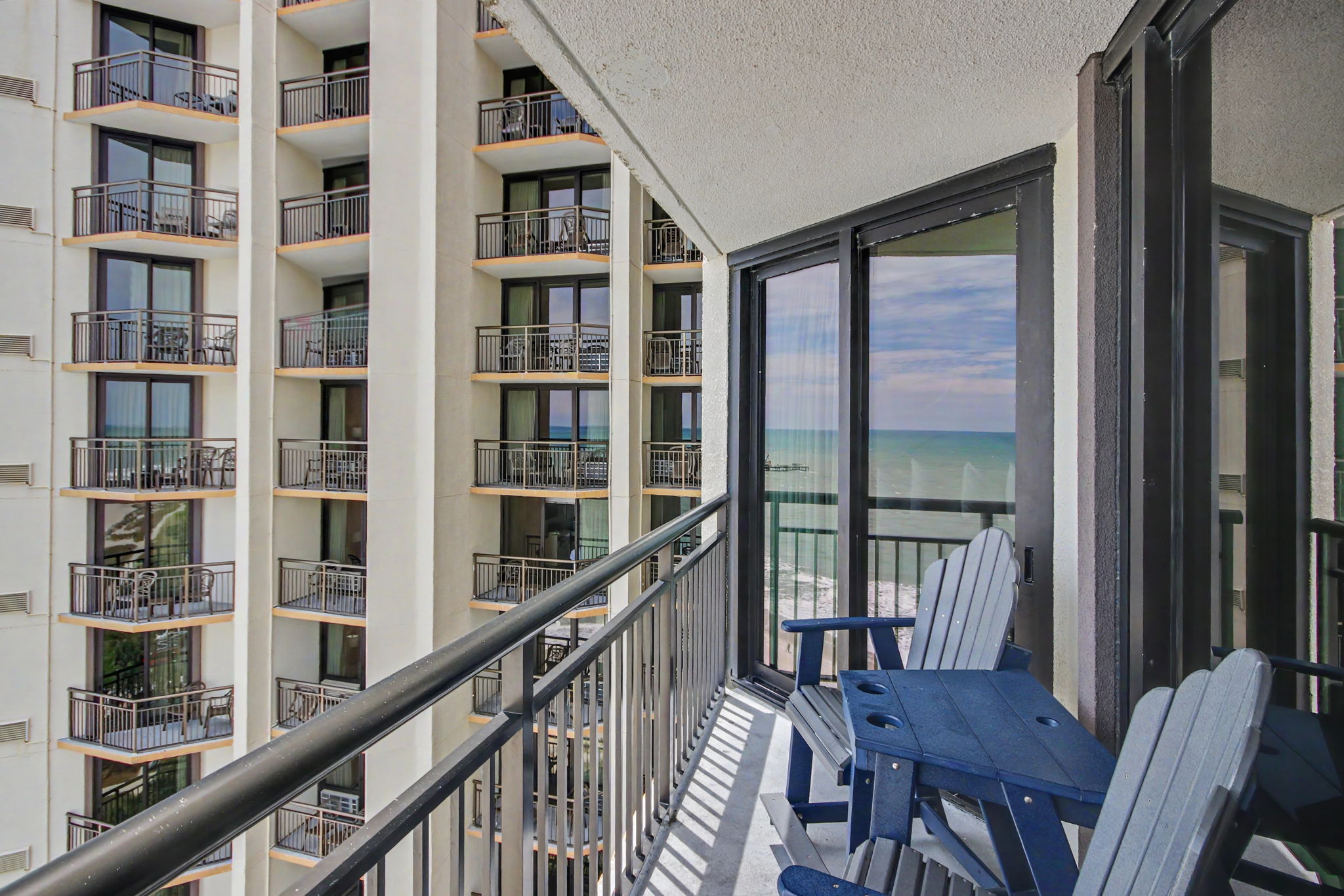 Oceanfront 1 Bedroom Suite w/Murphy Bed