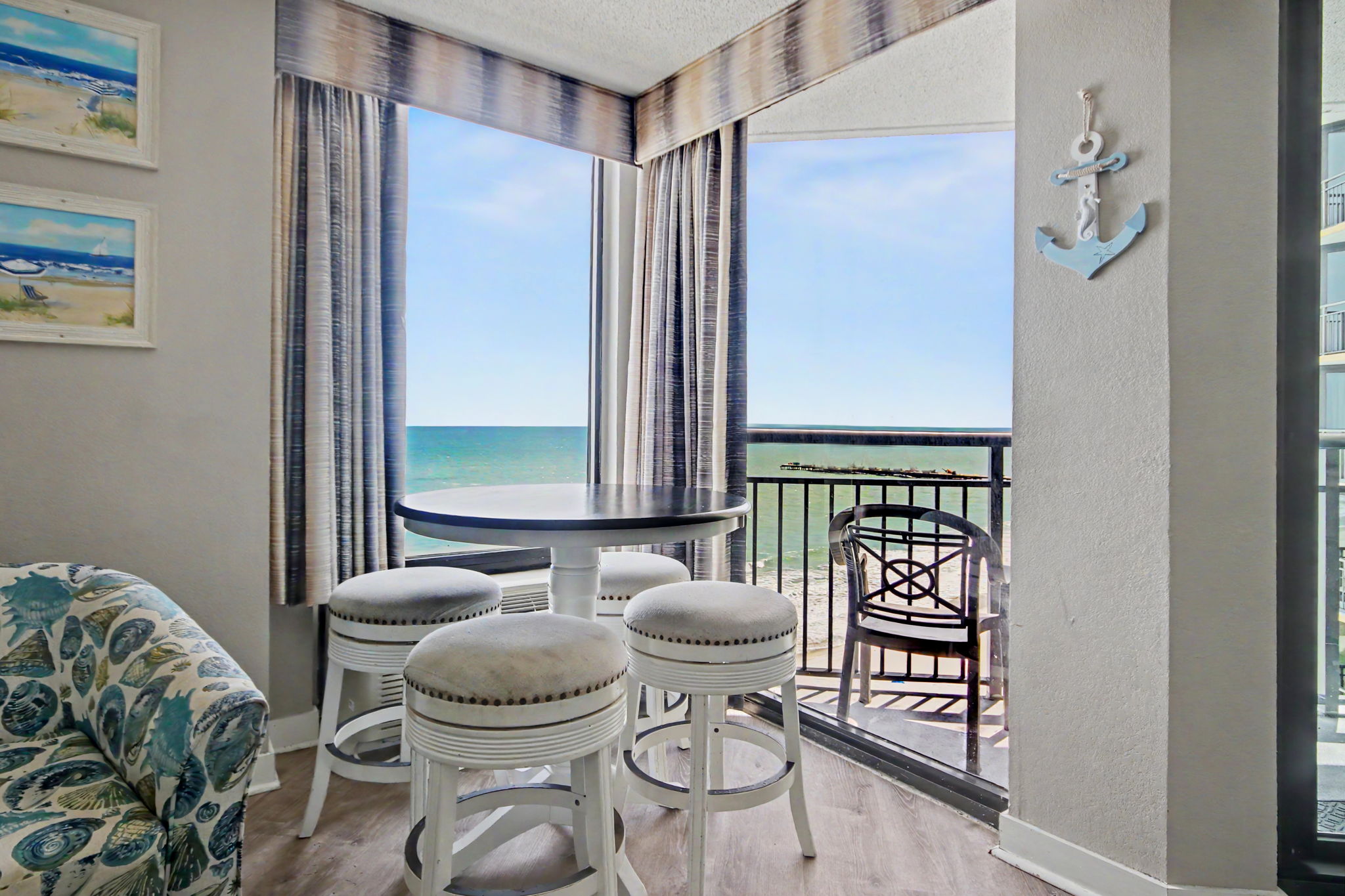 Oceanfront 1 Bedroom Suite w/Murphy Bed